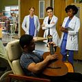 Photo Caterina Scorsone, Jerrika Hinton, Samantha Sloyan, Wilmer Valderrama