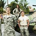 Photo Angelique Cabral, Chris Lowell, Geoff Stults, Keith David, Parker Young