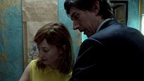 Hungry Hearts - EXTRAIT VOST "Coincés dans les toilettes"