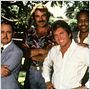 Magnum : photo John Hillerman, Larry Manetti, Roger E. Mosley, Tom Selleck