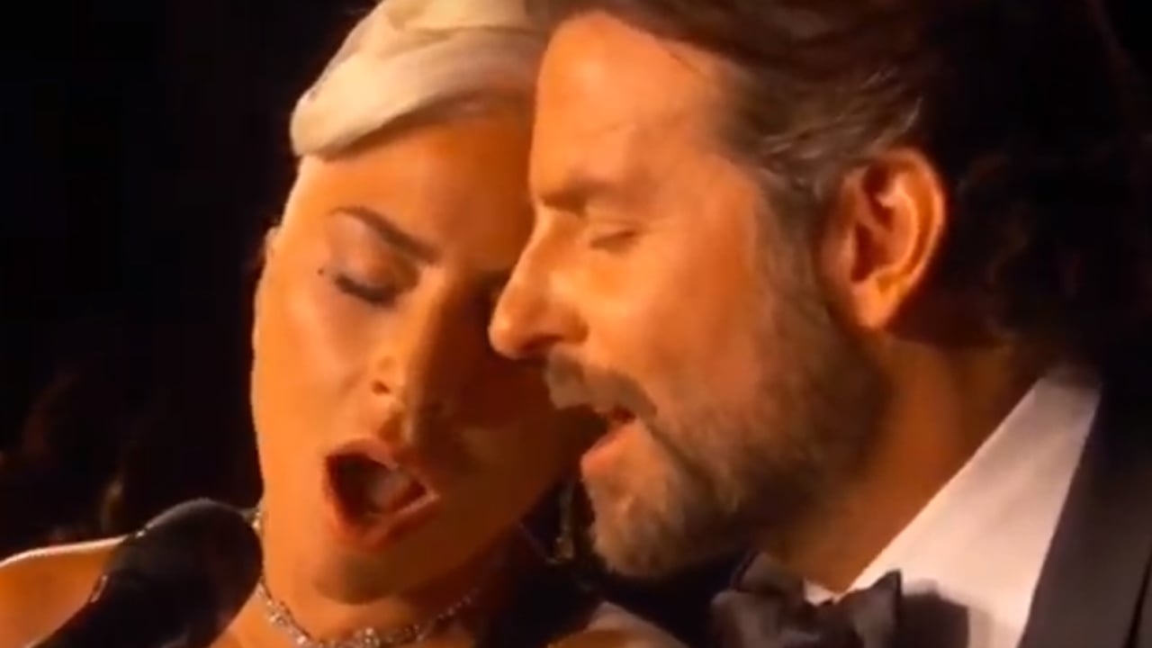 Oscars 2019 : Lady Gaga et Bradley Cooper chantent Shallow de A Star Is