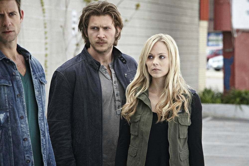 Greyston Holt Films Et Programmes Tv Bitten : Photo Greyston Holt, Laura Vandervoort - 152 sur 177 - AlloCiné