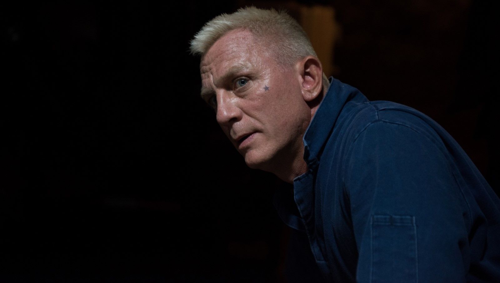 Streaming Bond 25