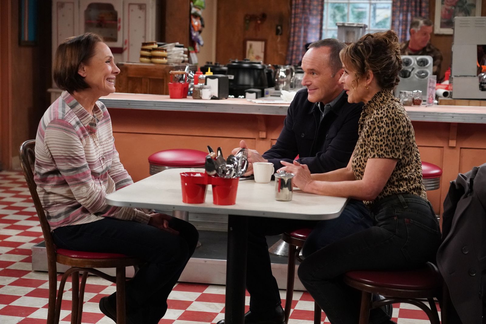 Films Et Séries Tv Avec Laurie Metcalf The Conners : Photo Clark Gregg, Jennifer Grey, Laurie Metcalf - 16 sur