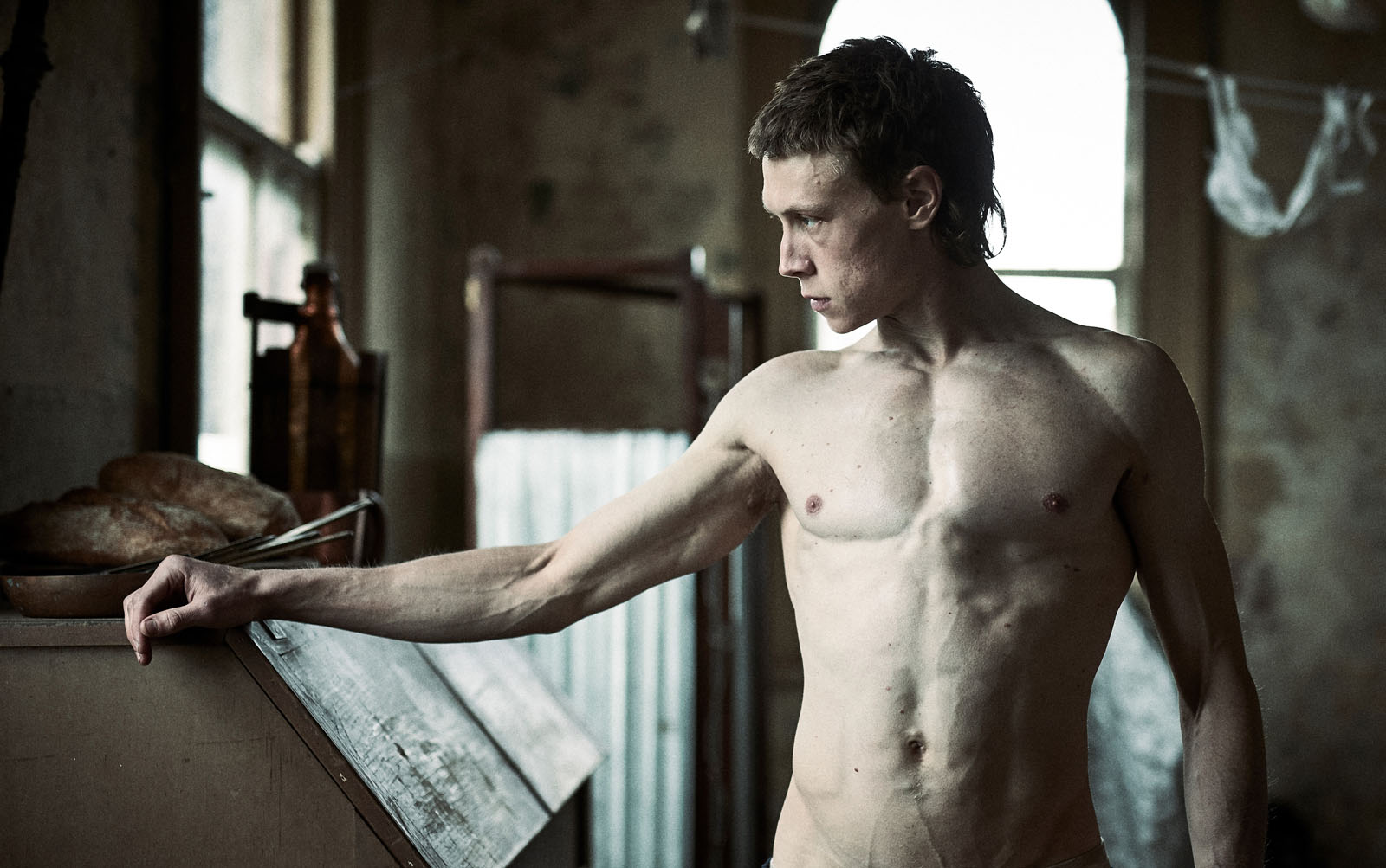 George Mackay Actor Barefoot Hot Sex Picture