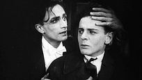 Au fait... Quel est le tout premier film à avoir évoqué l'homosexualité ? Au fait... Quel est le tout premier film à avoir évoqué l'homosexualité ?