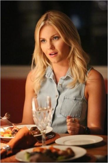 Happy Endings : photo Elisha Cuthbert