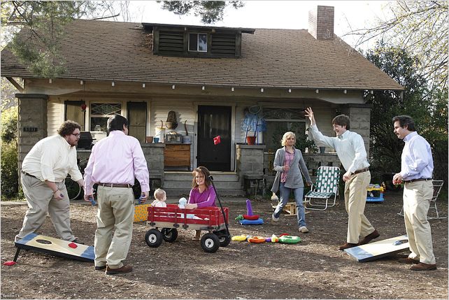 Raising Hope : Photo Christopher Frontiero, Kent Avenido, Lucas Neff, Martha Plimpton, Mary Lynn Rajskub