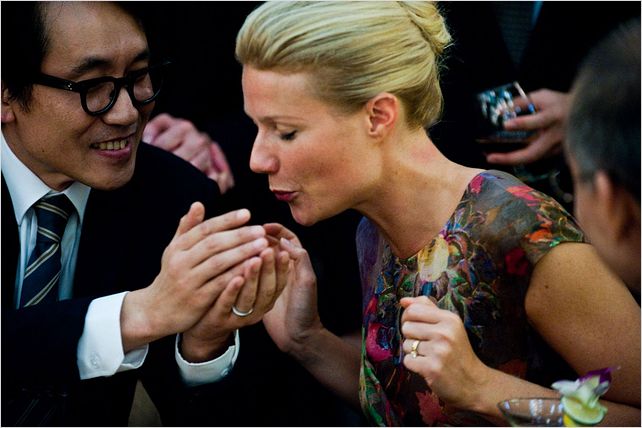 Contagion : Photo Gwyneth Paltrow, Steven Soderbergh