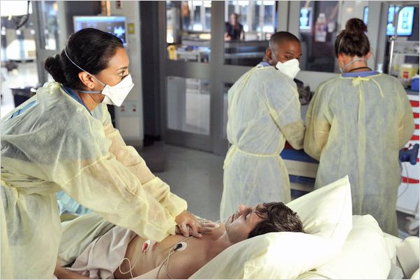 Saving Hope : photo Glenda Braganza, Joseph Pierre
