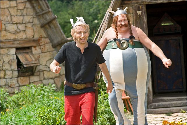 Astérix et Obélix : au service de Sa Majesté : Photo Edouard Baer, Gérard Depardieu, Laurent Tirard