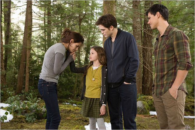 Twilight - Chapitre 5 : Révélation 2e partie : Photo Bill Condon, Kristen Stewart, Mackenzie Foy, Robert Pattinson, Stephenie Meyer
