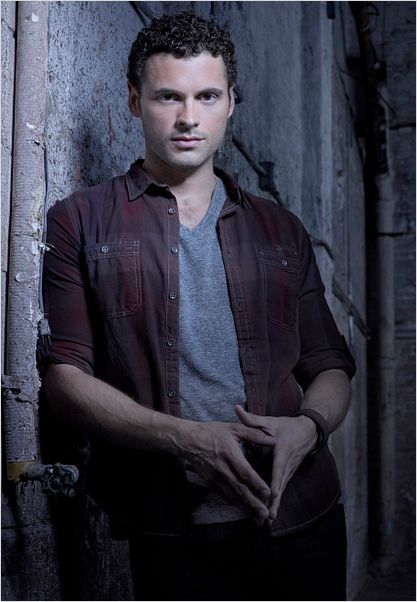 The Following : Photo Adan Canto