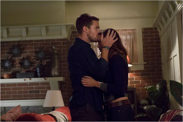 Arrow : photo Katie Cassidy, Stephen Amell