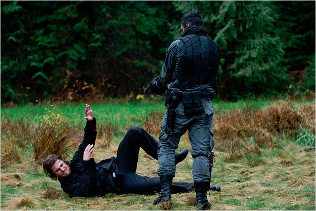 Arrow : photo Manu Bennett, Stephen Amell