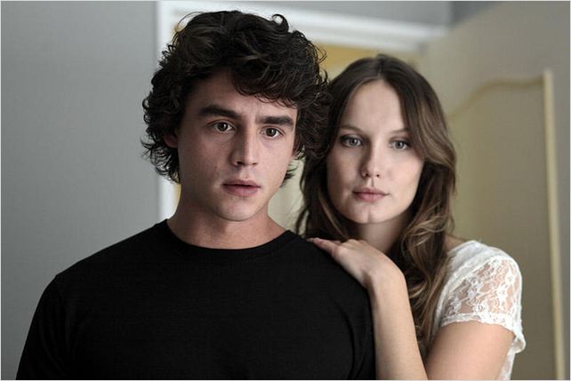 Films Et Séries Tv Avec Ana Girardot Photo de Pierre Perrier dans la série Les Revenants : Photo 13 sur 20
