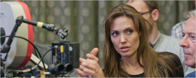 Angelina Jolie participe à une campagne britannique contre le viol