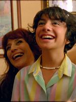 poster de Seis meses en el edificio rosa con azul