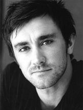 photo de Josh McConville