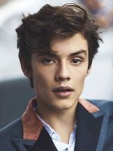 photo de Louis Partridge