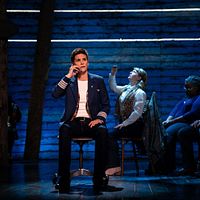 Photo Jenn Colella