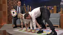 image de Kristen Stewart fait du Twister contre Jimmy Fallon