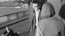 image de Walkover EXTRAIT VO "Le train"