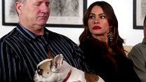 image de Modern Family saison 11 épisode 18 Teaser VO