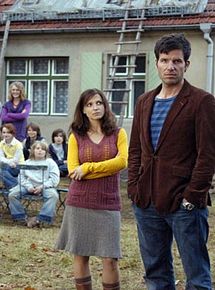 Affiche de 13 enfants et un prince charmant, film à voir en streaming sur Pygargue
