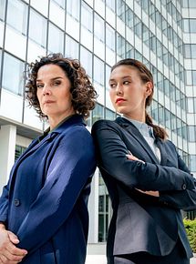 Affiche de Maître Conti - Une femme, deux visages, film à voir en streaming sur Pygargue