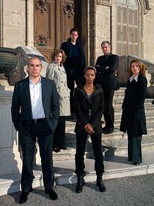 poster de la série Enquêtes réservées Saison 6