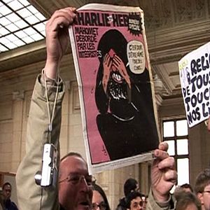 Photo C'est dur d'être aimé par des cons