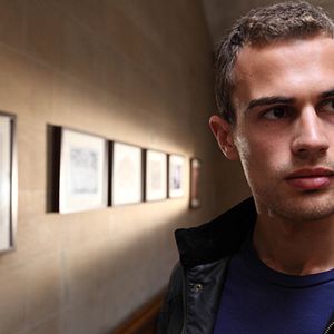 Photo Theo James