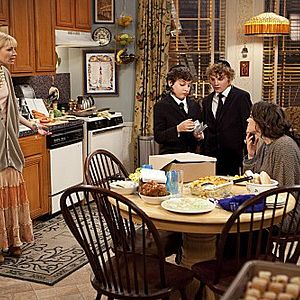 Photo 2 Broke Girls