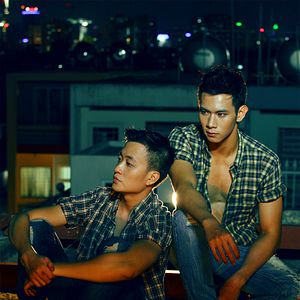 Photo Hot boy noi loan - cau chuyen ve thang cuoi, co gai diem va con vit