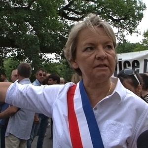 Photo Mains Brunes sur la ville