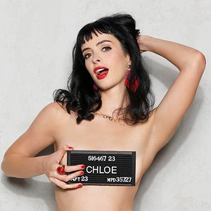 Photo Don't Trust The B---- in Apartment 23