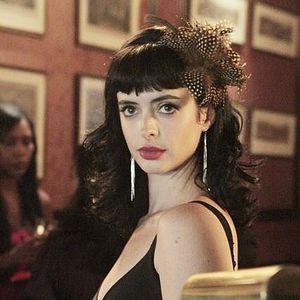 Photo Don't Trust The B---- in Apartment 23