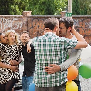 Photo Men to Kiss