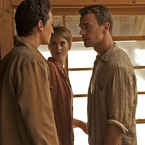 Photo Theo James