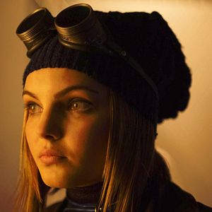 Photo Camren Bicondova