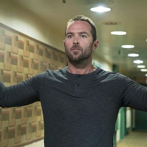 Photo Sullivan Stapleton