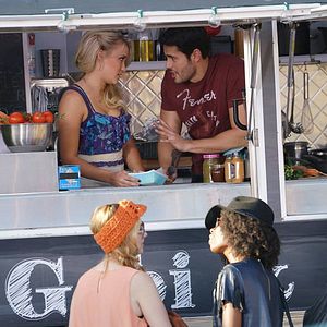 Photo Young & Hungry