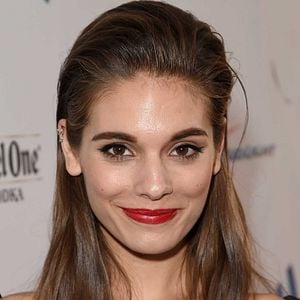 Caitlin Stasey - AlloCiné