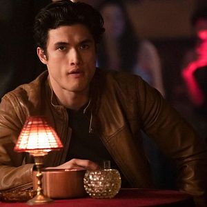 Photo Charles Melton