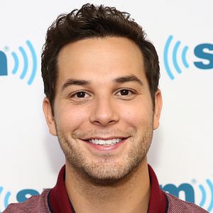 Photo Skylar Astin