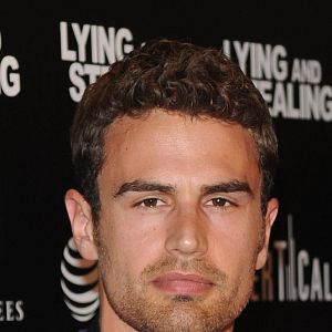 Photo Theo James