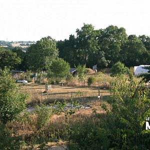 Photo Les Mains dans la Terre, Naissance d'un écovillage