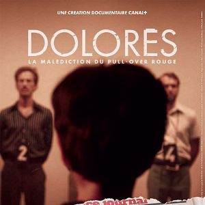 Photo Dolores, la malédiction du pull-over rouge