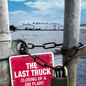 Photo The Last Truck: Closing of a GM Plant